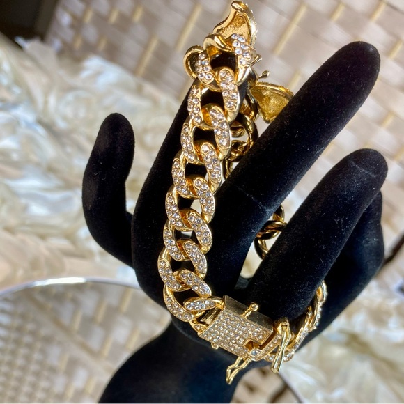 NWT Austrian Crystal, Enameled Butterfly Spinner Bracelet in Goldtone (8.00 In) - Picture 13 of 17